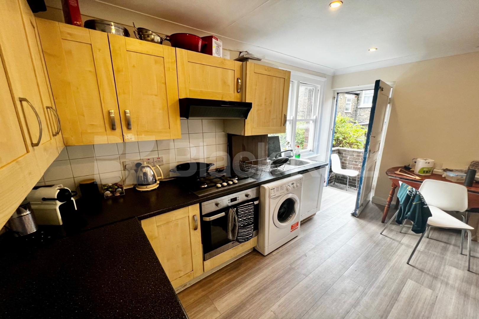 Charming Three Bedroomed Apartment In Period Building  Walcorde Avenue, Elephant & Castle